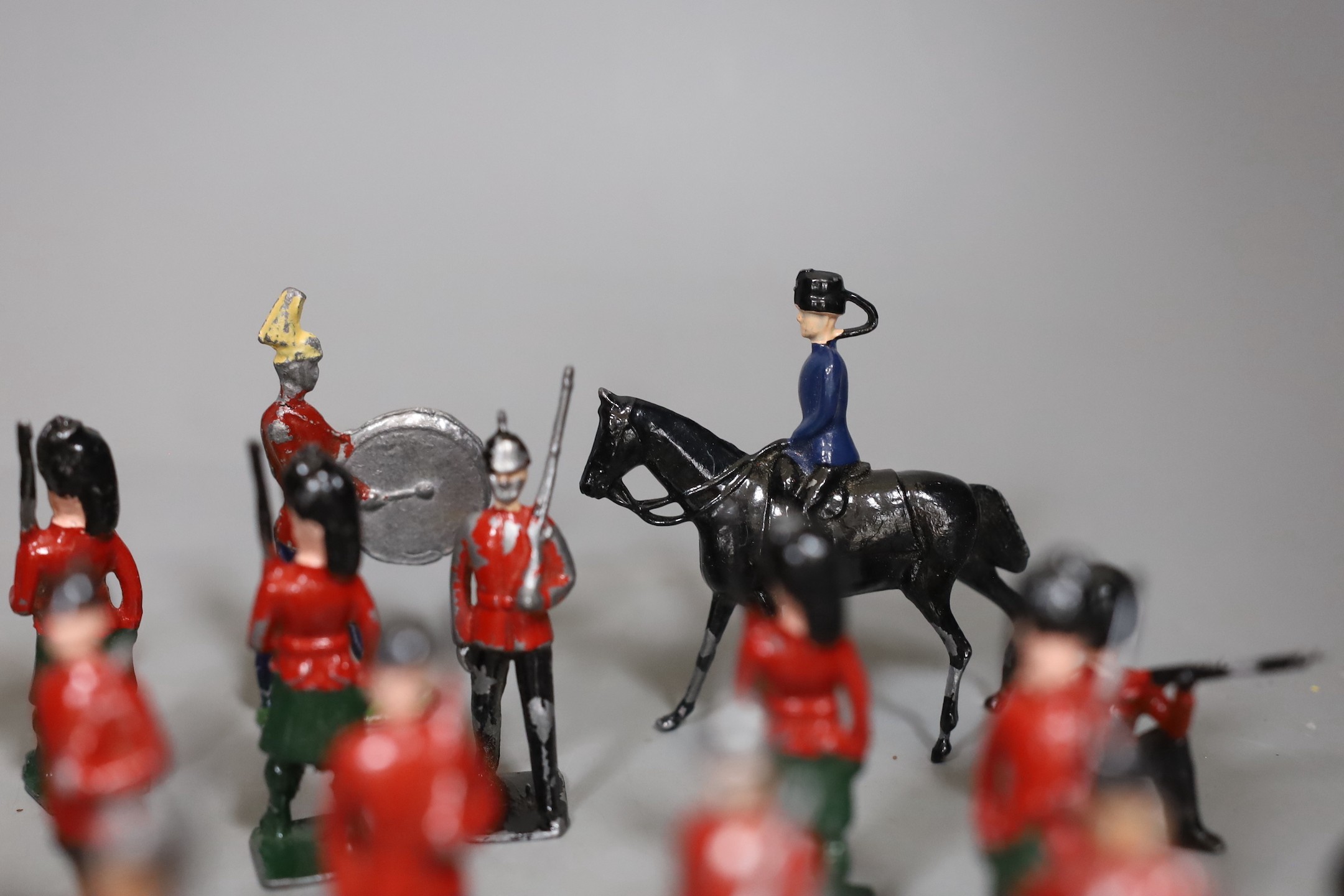 A quantity of cold painted lead soldiers and band.
